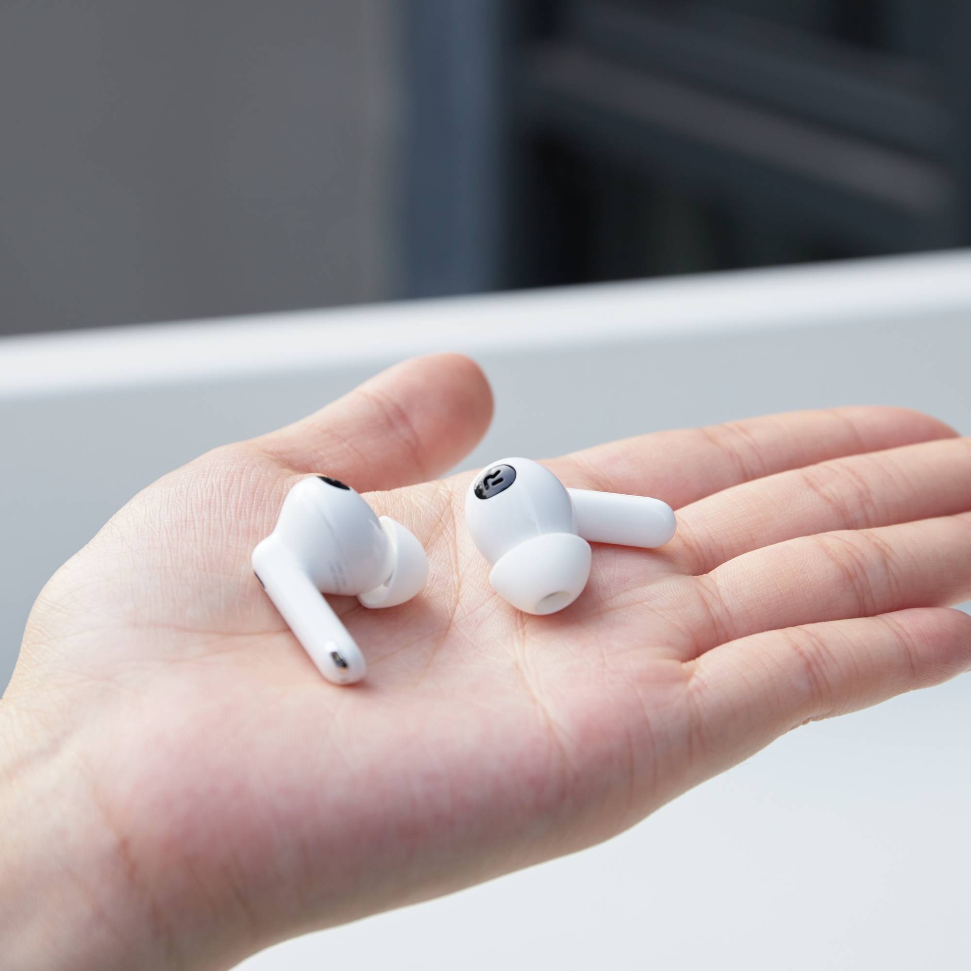 airpods pro 2终于加入滑动调节音量,安卓阵营2年前就有了?