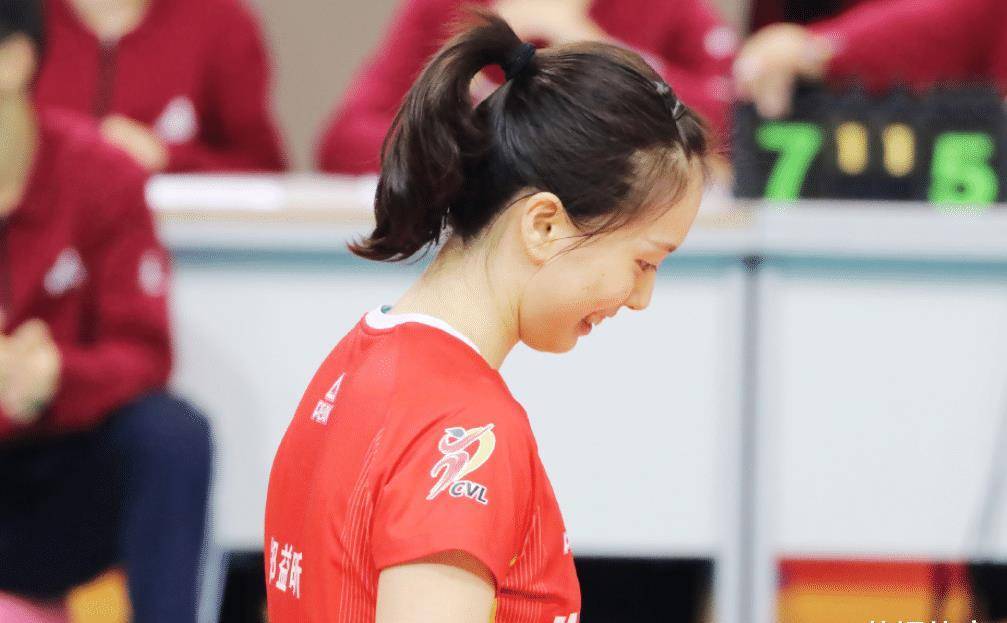 美女副攻郑益昕迎来25岁生日!