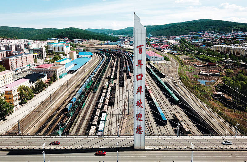 绥芬河站南场,中欧班列从这里出入境(2022年6月8日摄) 王建威摄/本刊
