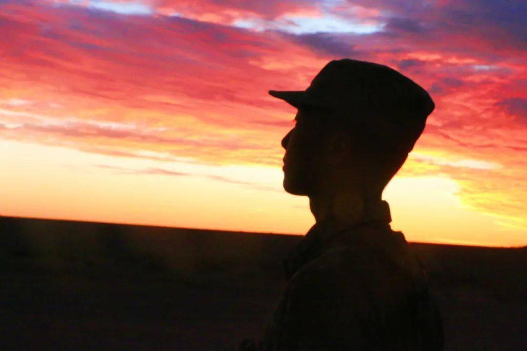 南疆光影 | 大漠夕阳下的别样青春_战区_风沙_周昊