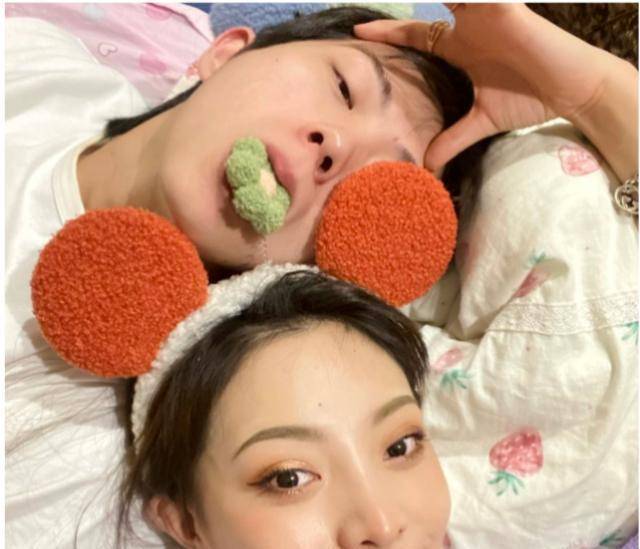 温精灵秀恩爱晒合照,新男友长发遮眼,她本人也p都认不出的程度_网友