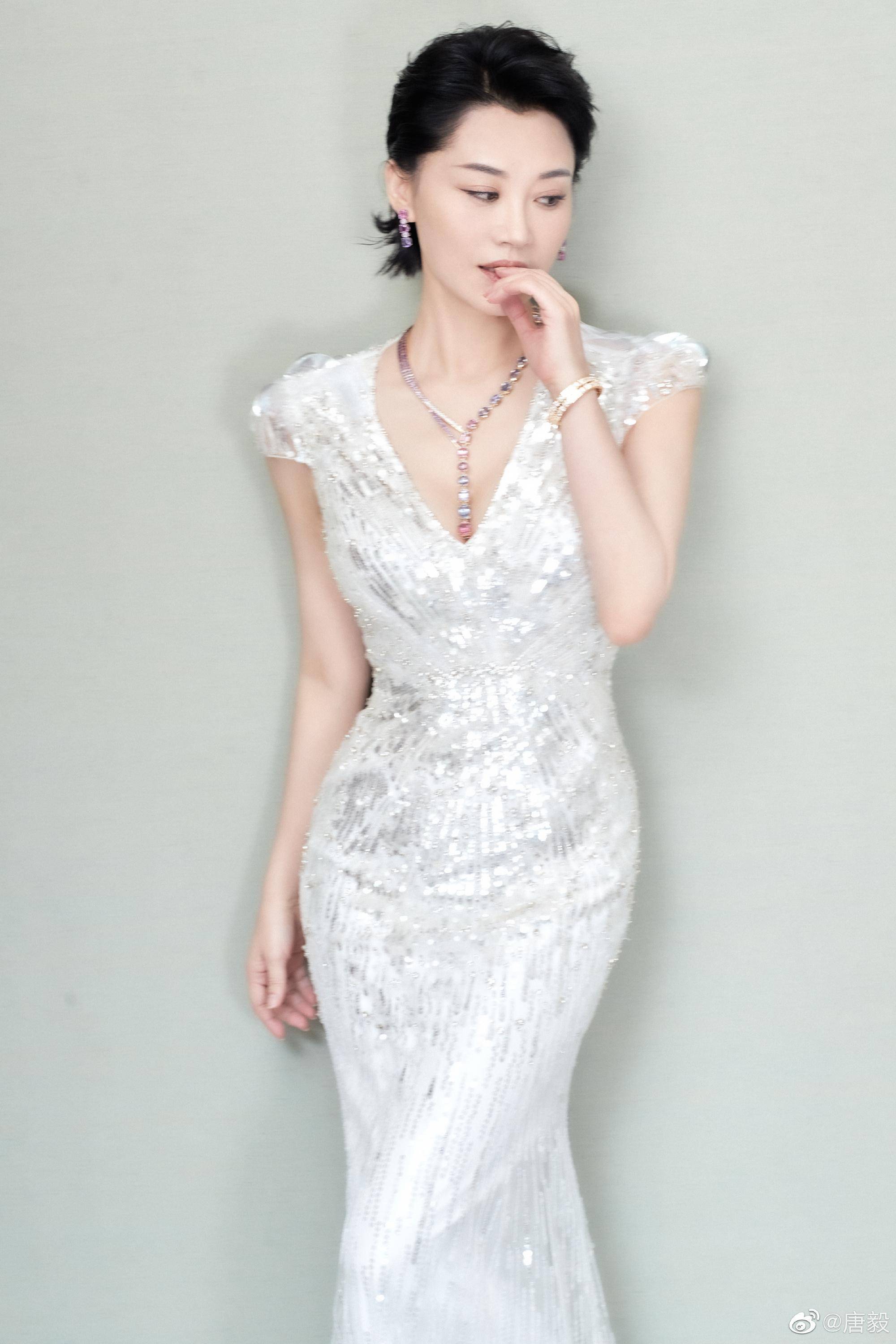 五位颜值美身材辣的女明星,杨幂,张雨绮,热巴上榜_林志玲_水平_比例