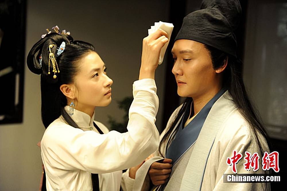 可见上升,很快就参演了古装电影《柳如是》,和初次演电影的冯绍峰合作