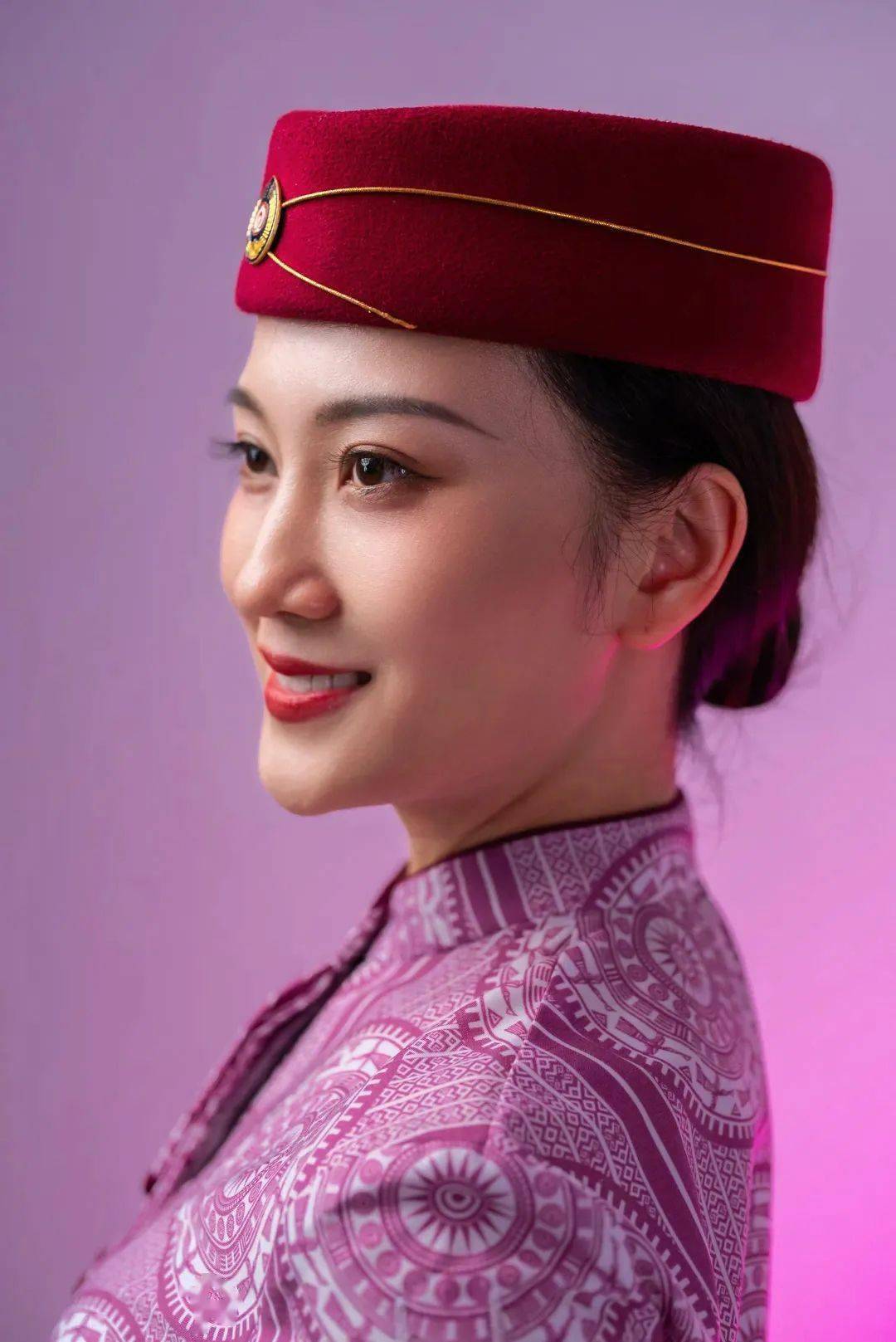 广西动姐制服图鉴,你最喜欢哪套?_壮锦_套装_紫红色