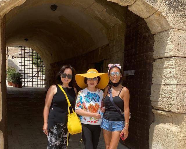 知名歌手沈小岑定居国外近况!