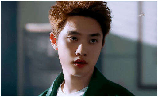 都暻秀睽违4年回归小荧幕,变身爆炸头男 疯子检察官_新剧_真剑_陈正