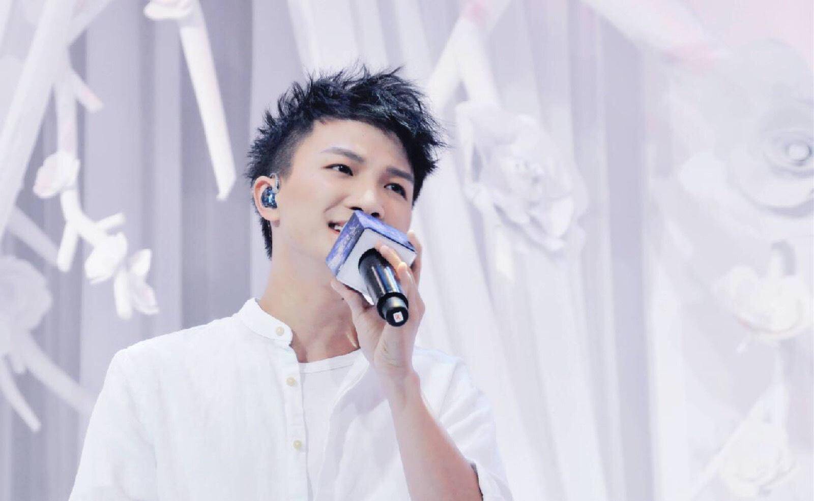 曾被那英瞧不上如今却将其碾压,从留守儿到歌星,周深经历了什么