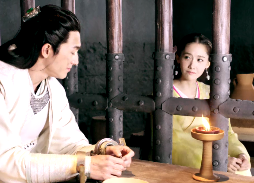 同样是"绑架戏",杨幂像拍写真,邓家佳眼技牛,关晓彤