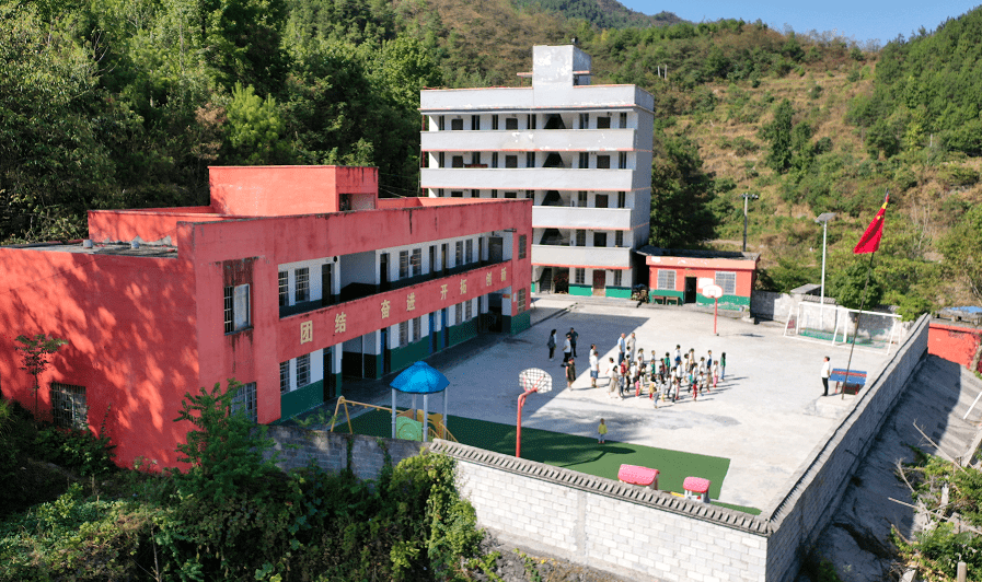 何立军:28年扎根山村学校 圆山区孩子上学梦_兴隆村_教学点_大山