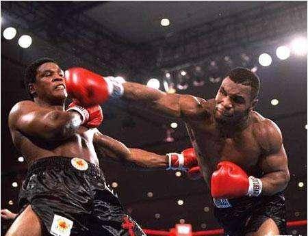 53岁泰森肌肉维度不输年轻拳皇,花白胡子英姿煞爽_拳击_陪练_退役