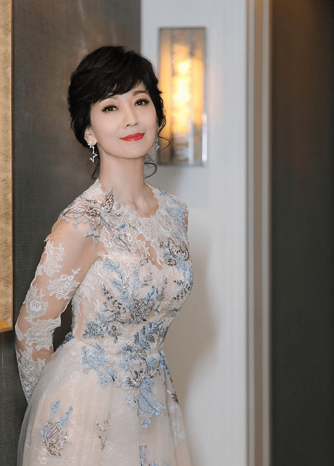 越老越美的七位女星,赵雅芝仅仅第五,第一容颜不老美得令人窒息