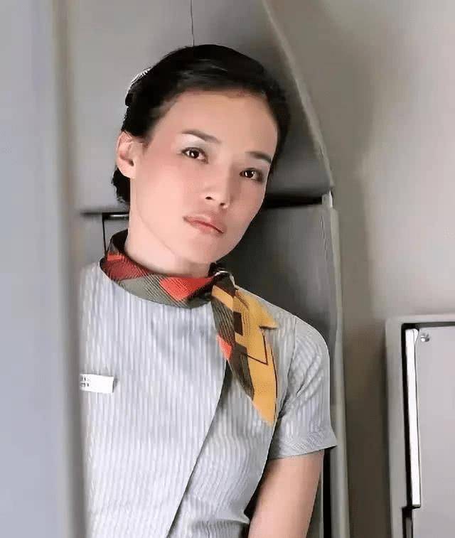 《非诚勿扰》里舒淇扮演的空姐,有着慵懒时尚的感觉.