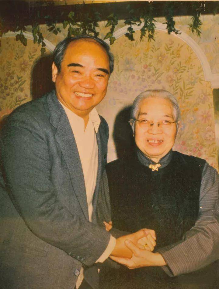 孙子孙女,外孙外孙女都很孝顺,马长礼在香港时他们就去香港探亲