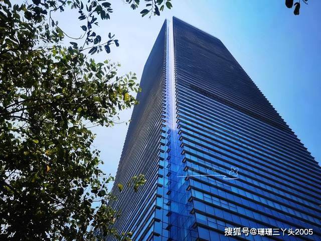 广州新中轴线上“少人知”的建筑，立在珠江边，外形像“大窗户”
