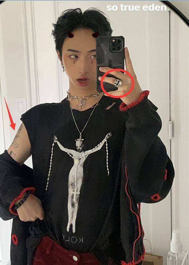 伊能静儿子晒自拍,无名指戴骷髅头戒指,单手叉腰少女纹身抢镜_哈利