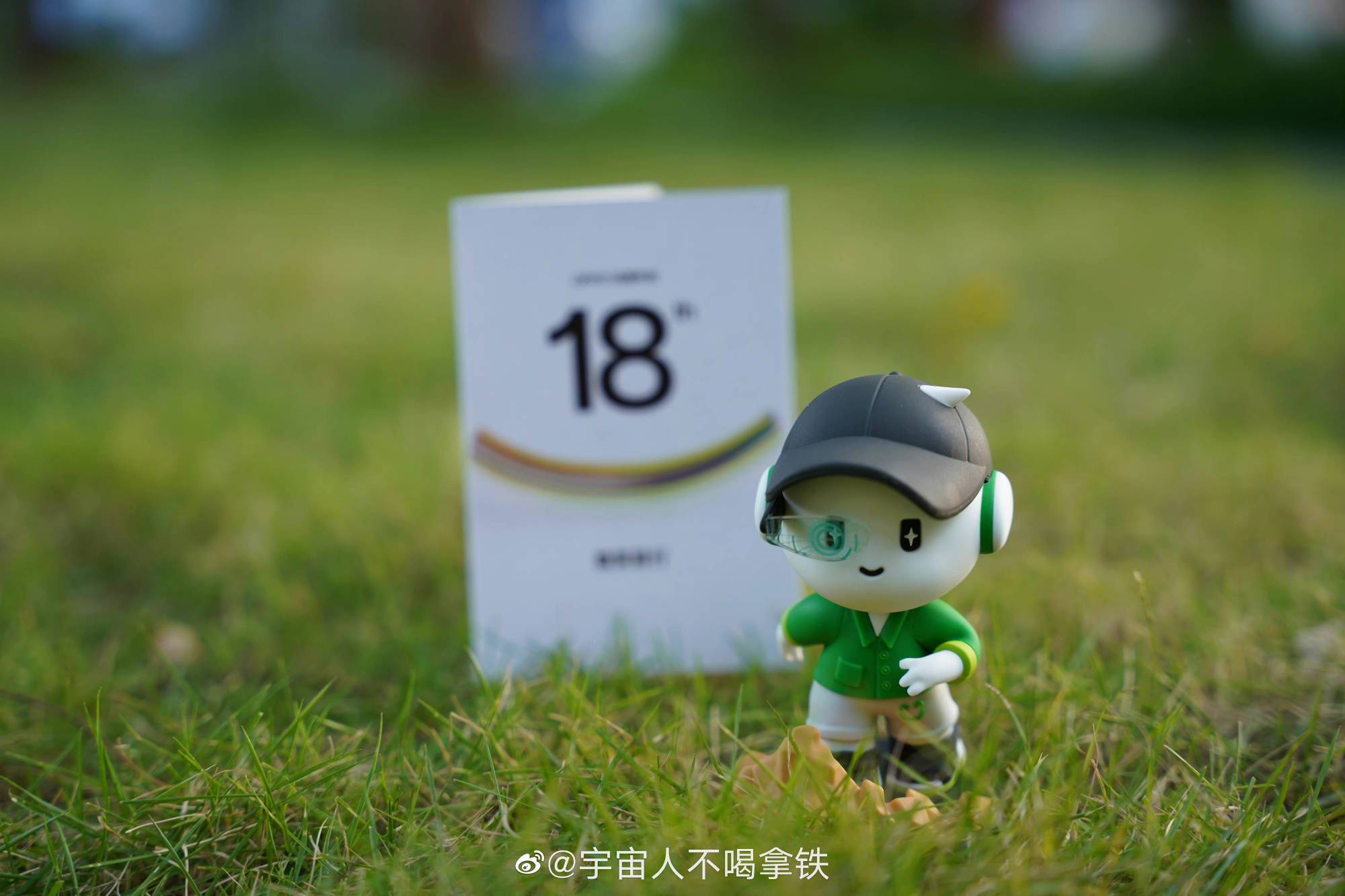 oppo 18周年的周年庆小欧纪念手办来了!_底座_造型_未来的
