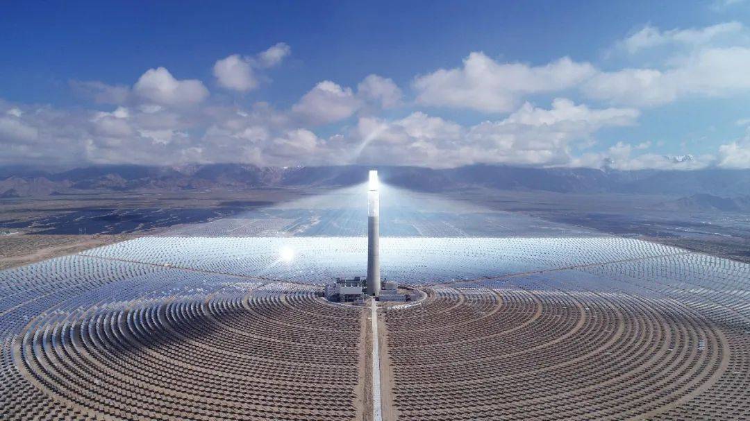 青海中控德令哈50mw塔式熔融盐太阳能热发电站项目是我国首批投入运行