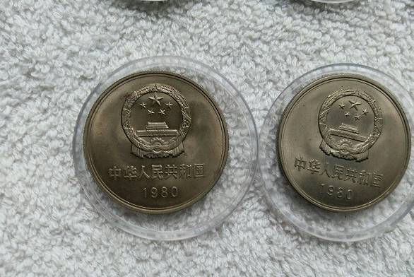 据悉,1980年份的长城一元硬币的发行量不是很大,这枚长城一元硬币可以