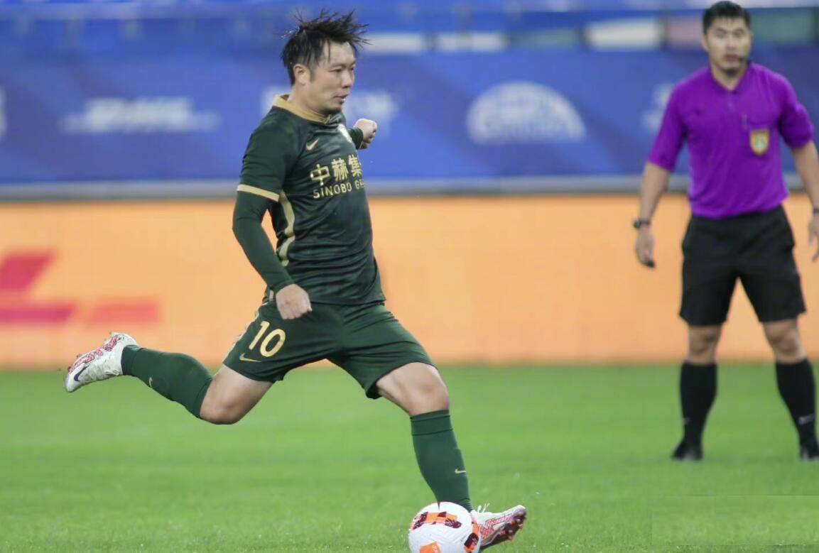 国安青训黄金一代赛场对位,昔日国青队友境遇天渊之别_张俊哲_张稀哲