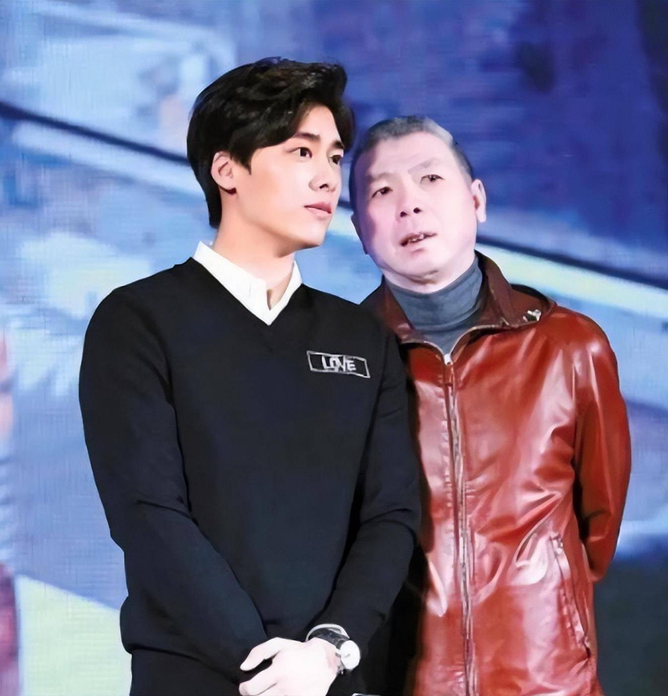 最近,一些网民在一次活动中听到了李易峰和冯小刚之间的"肮脏对话"!