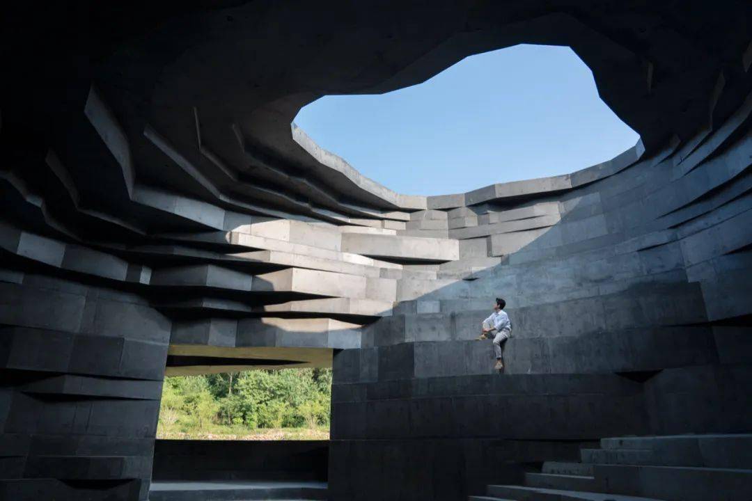 李健开唱,lv办秀,"神盘"阿那亚:一手烂牌打出王炸!_象君_建筑_音乐会