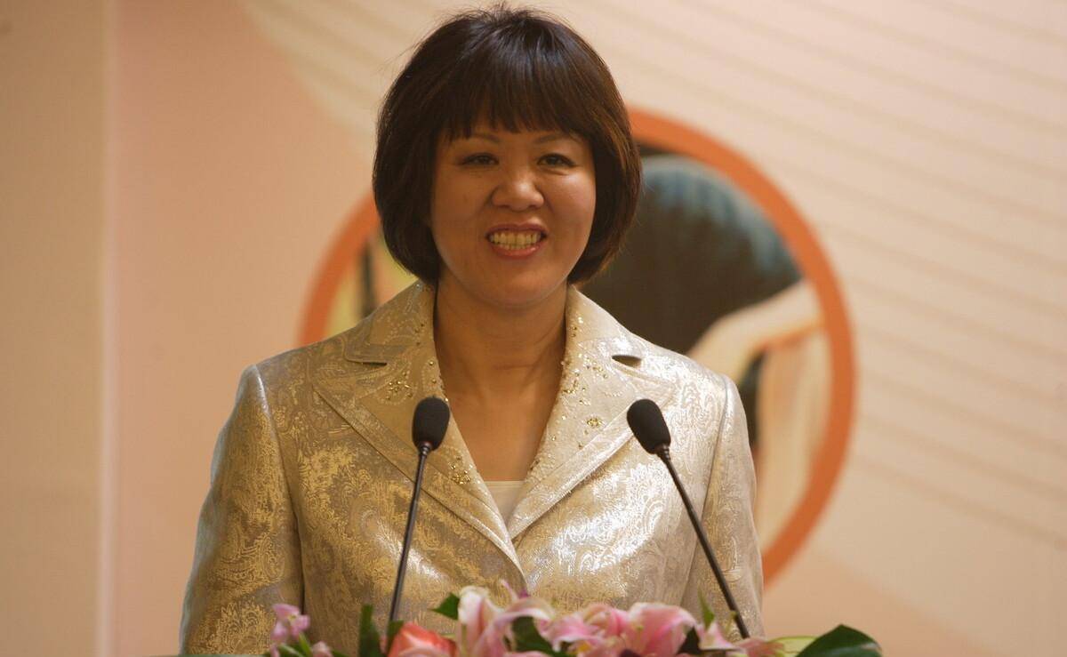 排协官方网页刊登中国排协副主席,江苏排球队总教练张然的署名文章