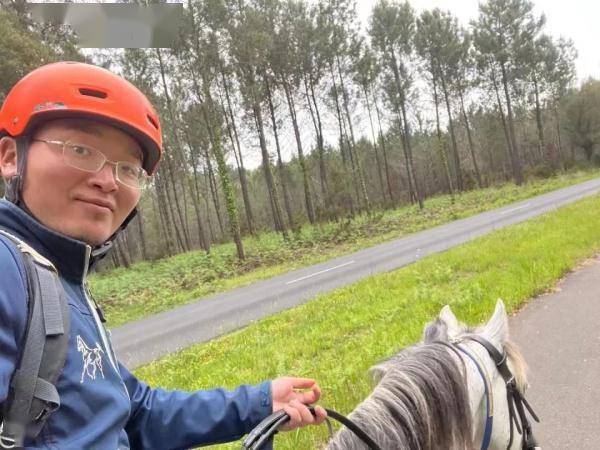 中国小伙从西班牙骑马回国，他说……
