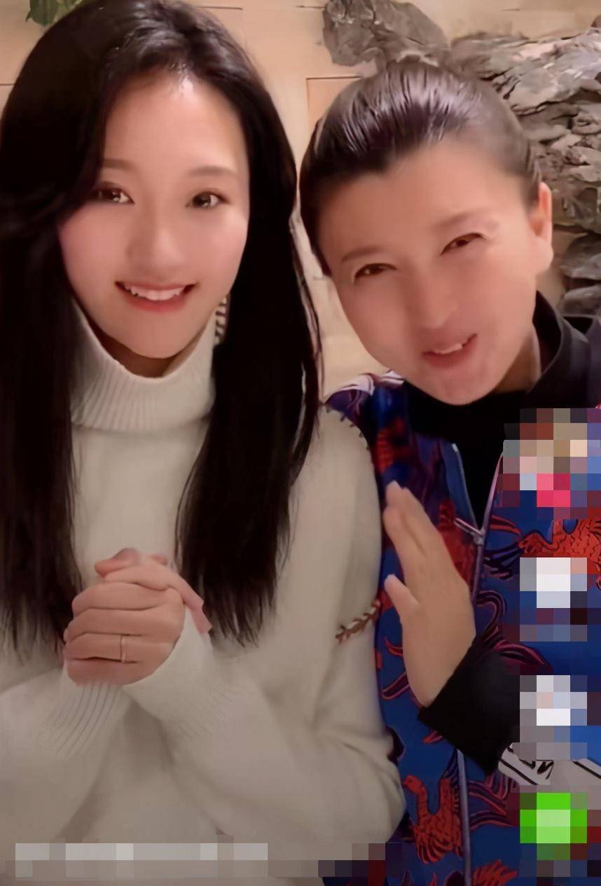 儿媳身材好颜值高,大方分享婆媳关系惹人羡_徐梦迪_林傲霏_视频