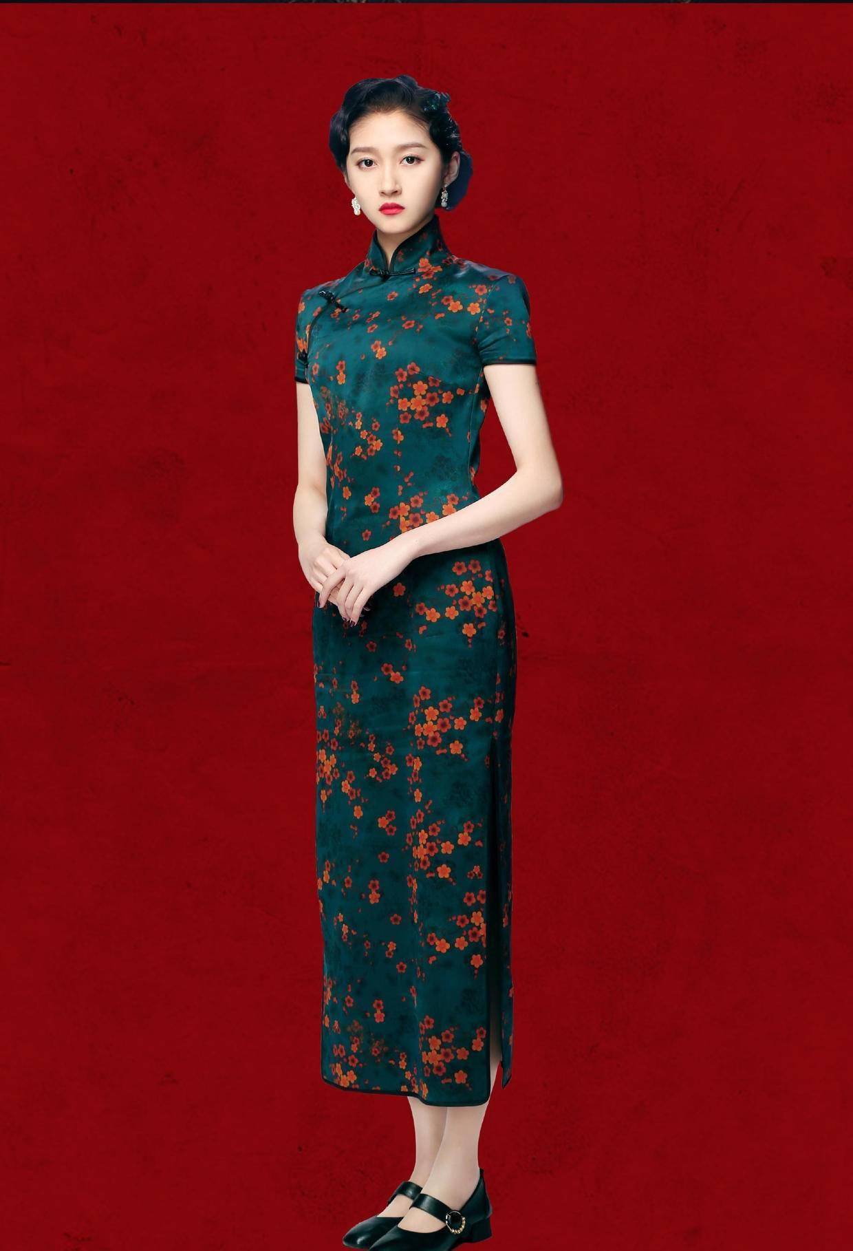 陈少霞已是大婶的年纪,还有傲人身材穿旗袍,难怪二婚能嫁给富商_女性