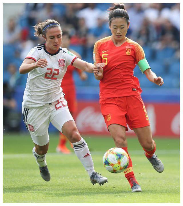 吴海燕一举疯狂抢镜,球迷:可以奢望奥运冠军了_中国女足_后防_名额