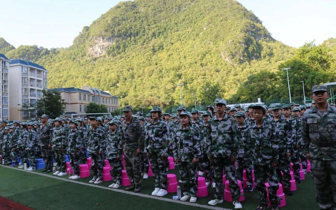 文秀学校德保三中2022年新生国防教育与素质拓展实践活动_军训_黄绍年