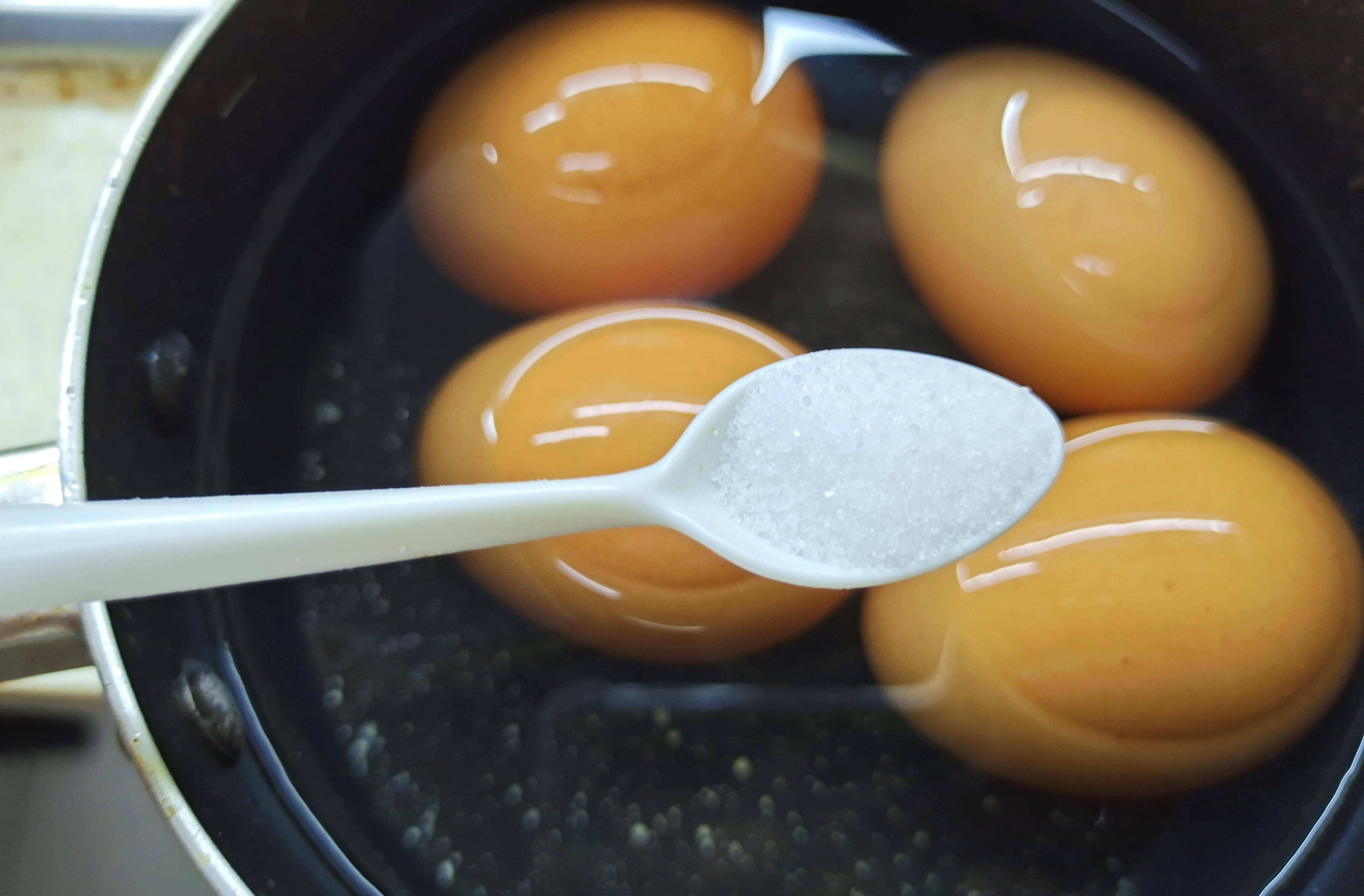 做水煮蛋,想要溏心还是实心,只要掌握火候,蛋黄状态由你决定_凉水_水