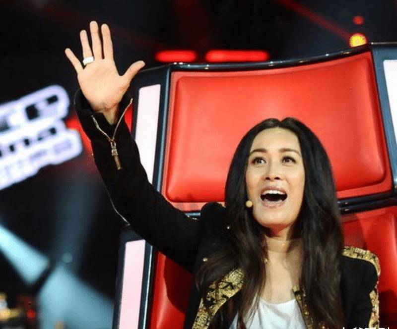 一样是谷建芬弟子,她只得一首《山沟沟》,说明星男友"不如鸡"_那英_那