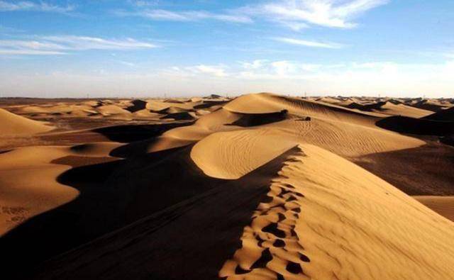 我国那么多沙漠，为什么不用沙漠的沙子盖房？专家：这3点不允许