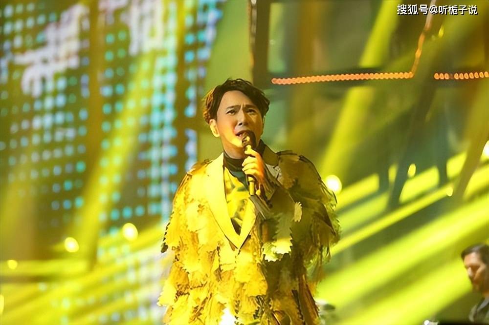 自降身价为富豪庆生?一线歌手张信哲,现身寿宴卖力演唱三首歌