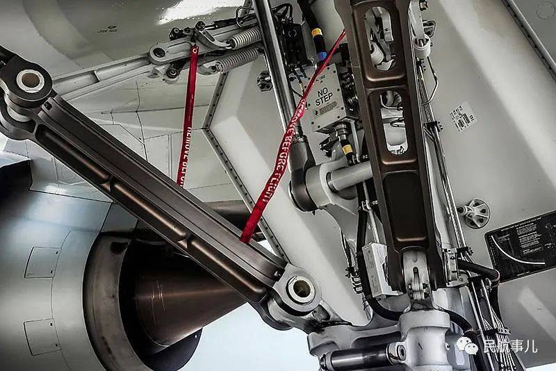 波音777f起落架真是粗壮呀!