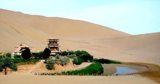 中国的沙漠奇迹，历经千年风沙而不涸，被誉为“沙漠第一泉”
