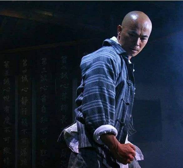 了一席之地,之后多次跟徐克导演合作,只要是鬼脚七的戏一般都由他来演