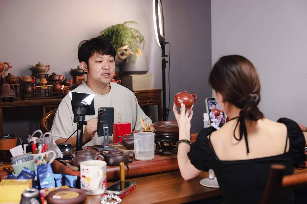 壶之美,壶之利:新电商大潮下宜兴紫砂工匠群像_庞红亮_范君浩_王洪星