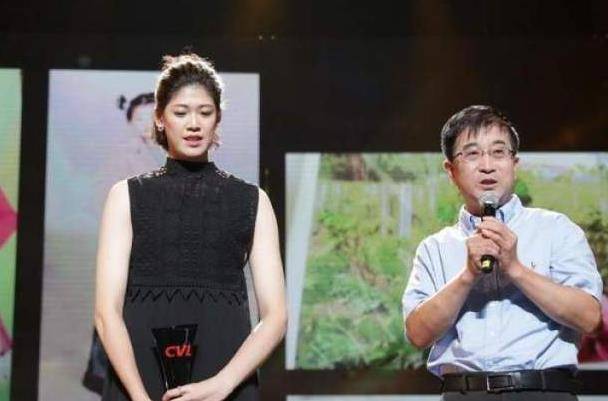 李盈莹发布长文感恩郎平,16岁曾被秘密特招到中国女排师徒结缘_训练