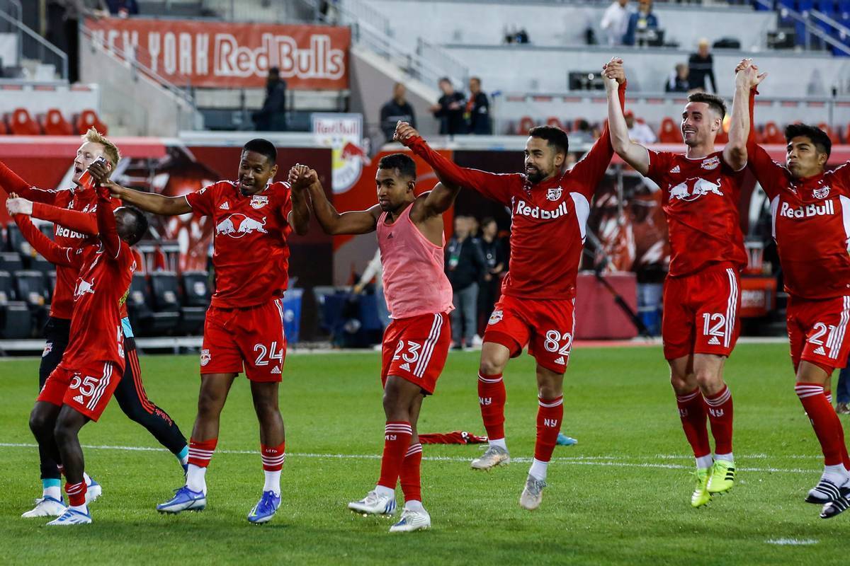 在赛季结束后,球队仅取得了7胜7平18负的战绩,位居联赛倒数第6.