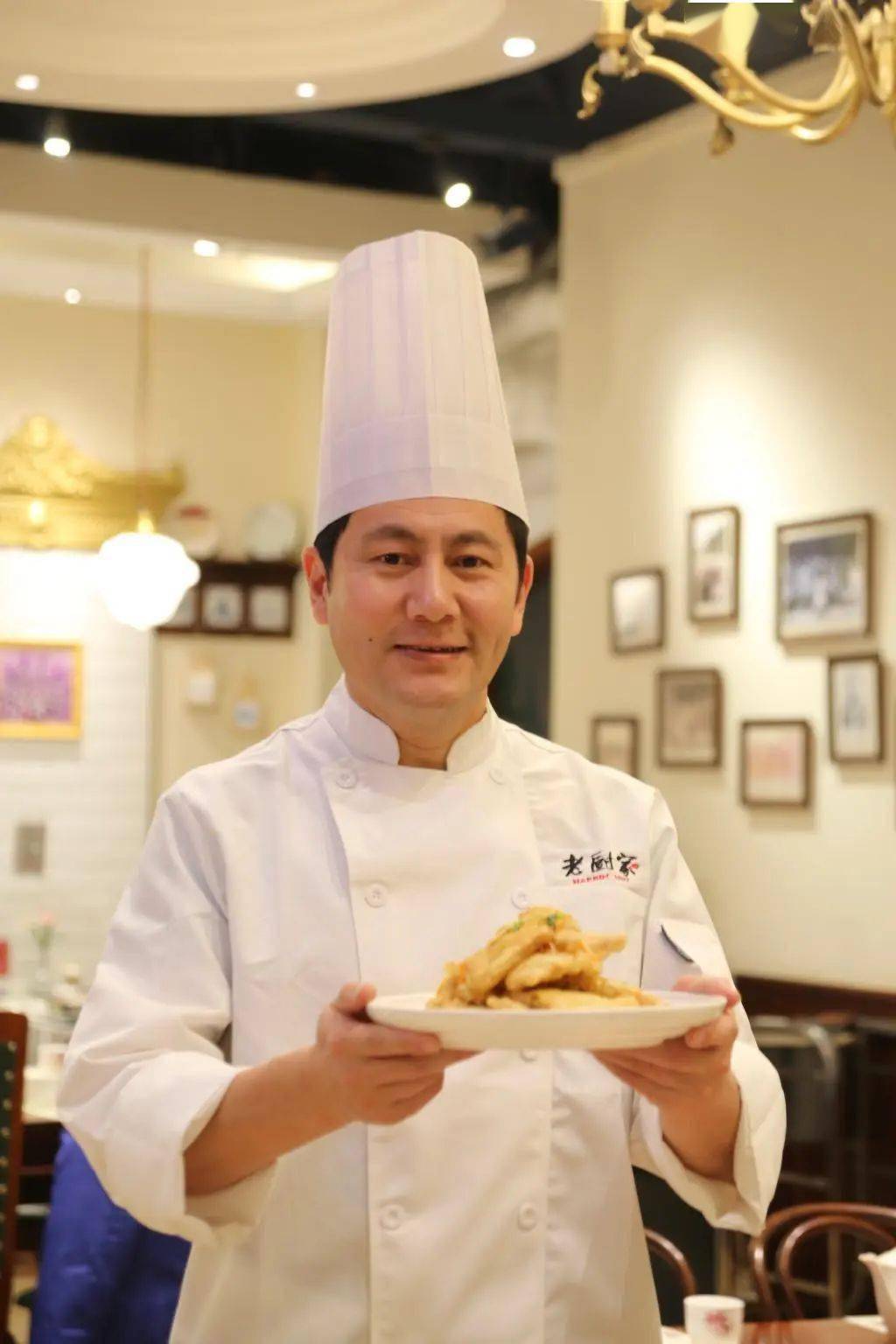 郑树国,1997届旅游烹饪系毕业生,现任哈尔滨老字号"老厨家"第四代传承