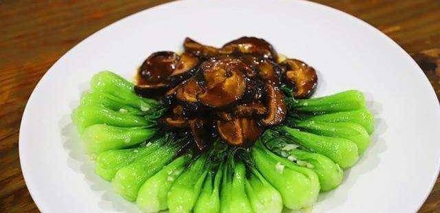 一把香菇,三颗上海青,两种做法相搭配,清爽可口不油腻_味道_叶子_口感