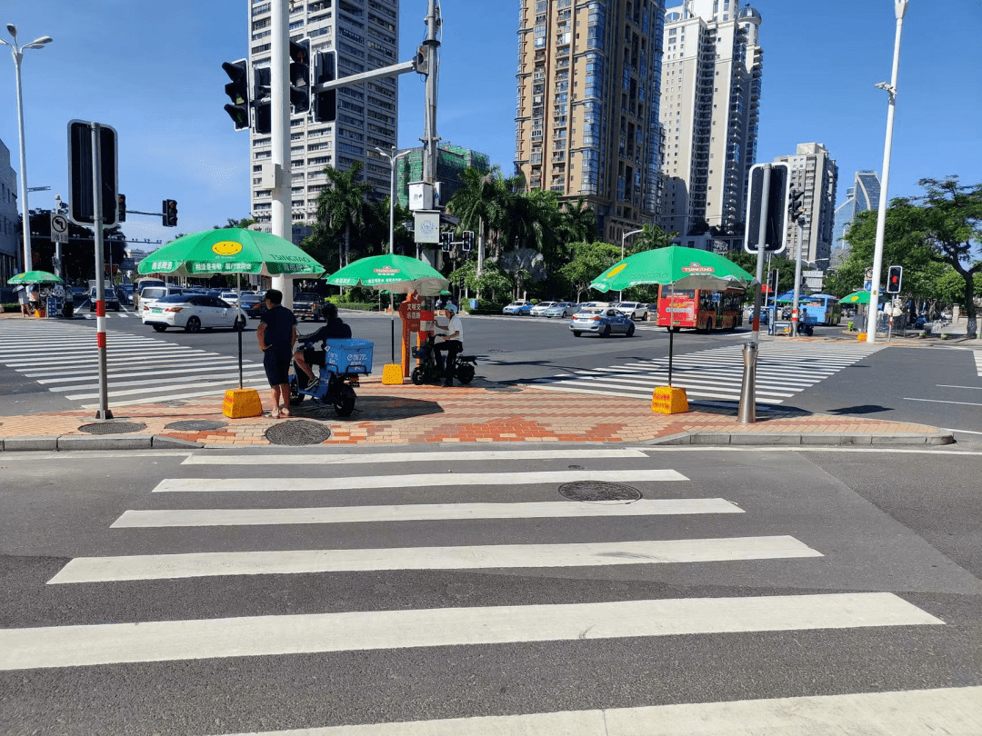 "安全岛"微改造,让行人过街更安全!_路口_施工_空间