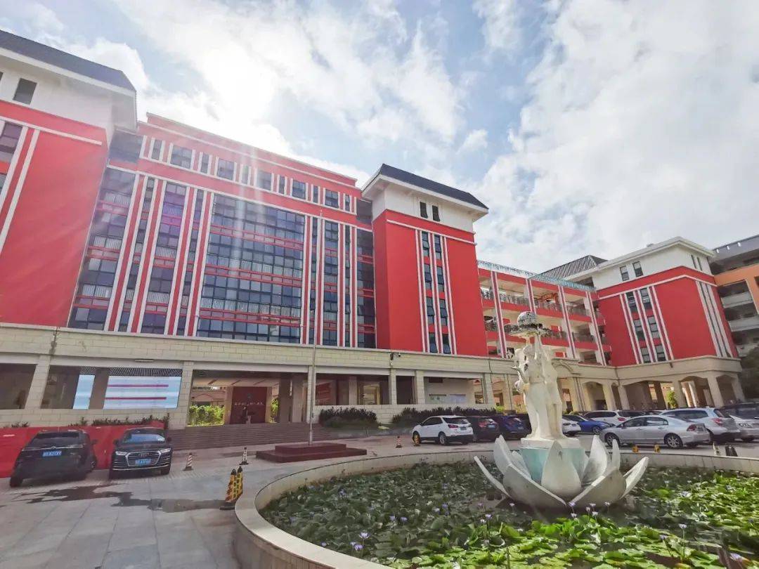 为了不影响学校的教育教学计划,黄江中学校园安全改造工程分为两阶段