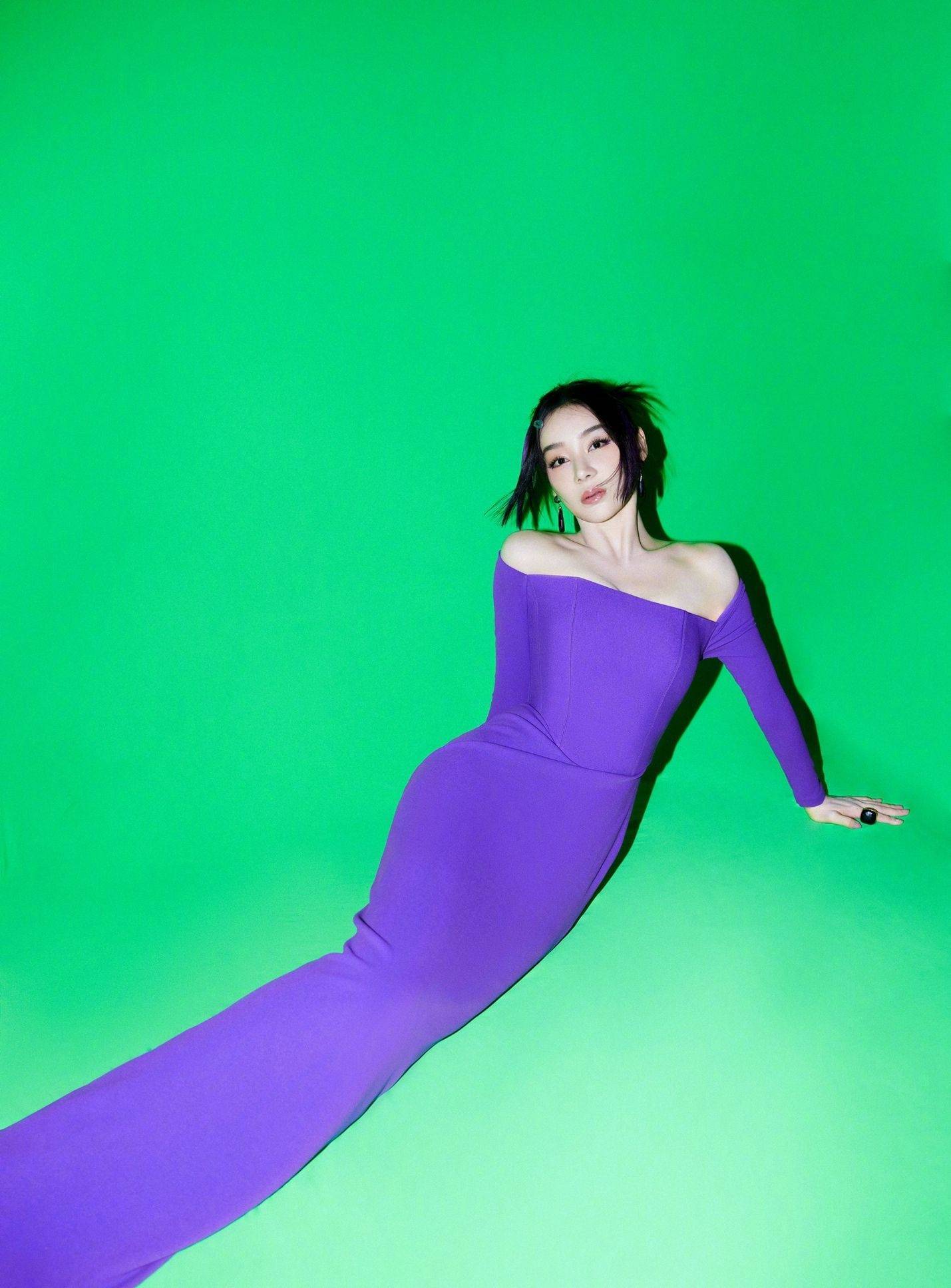 袁姗姗紫色连衣长裙性感写真_袁姗姗_长裙_写真