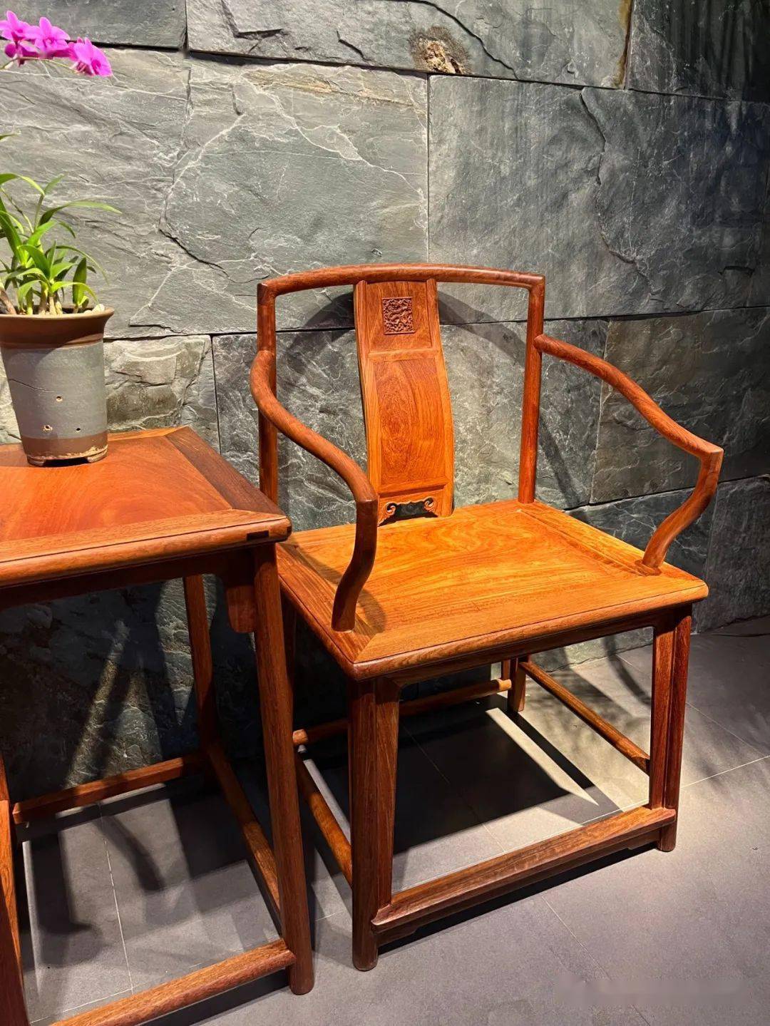 缅甸花梨高扶手南官帽椅