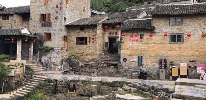 广西最值得一游的千年古镇，被称为“小桂林”，地名由两姓氏组成