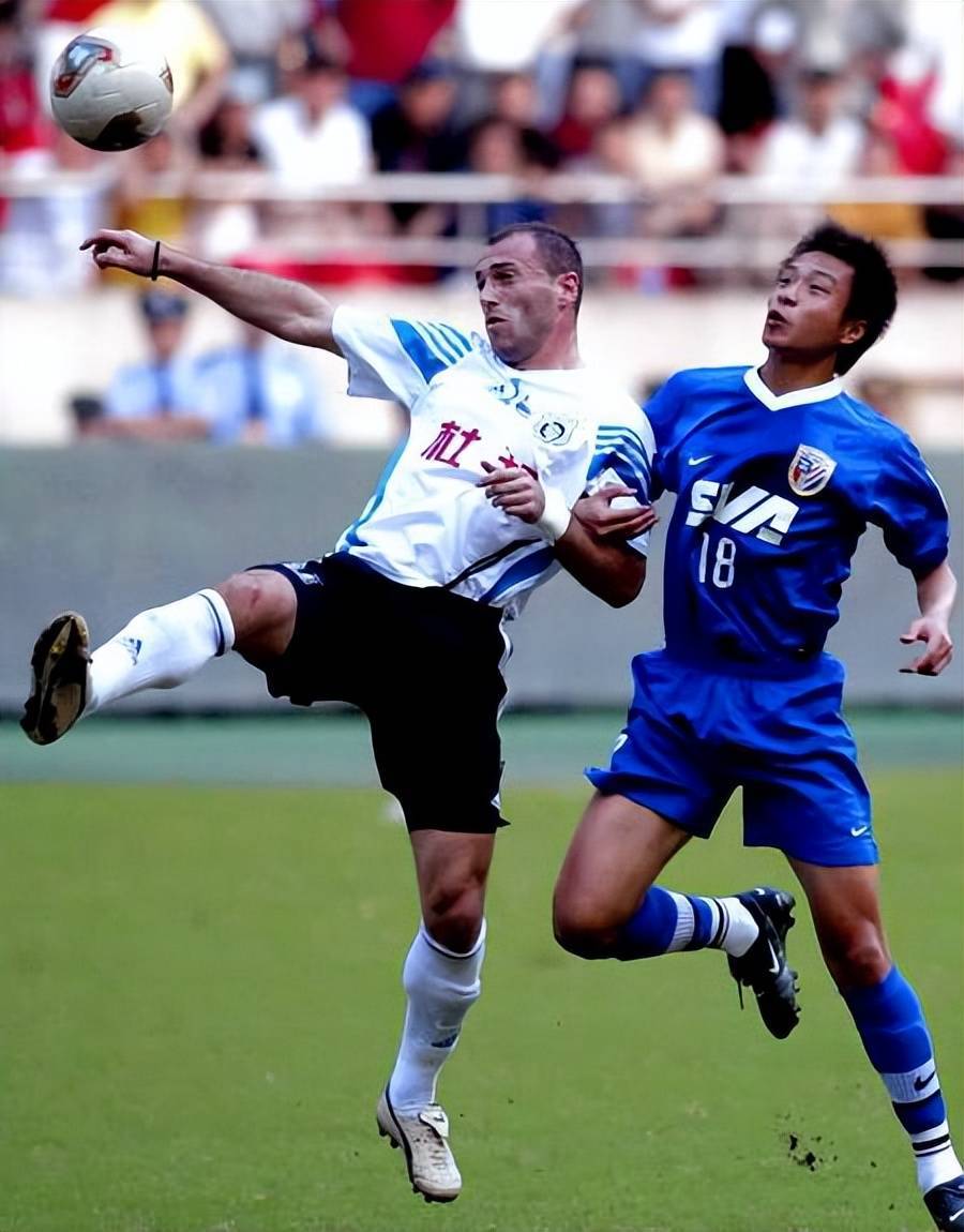 大连足球史上今天:2003年9月21日甲a榜首大战实德2-3客负上海申花,滑