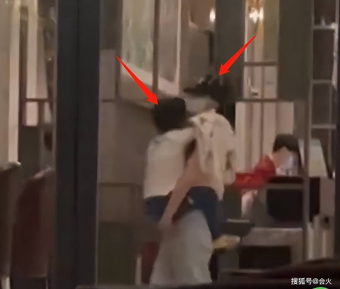 Baby酒店抱兒子回房間! 5歲小海綿身形壯實 4 8d5ab223c46c47c1aff13c7b8d6b8a2a